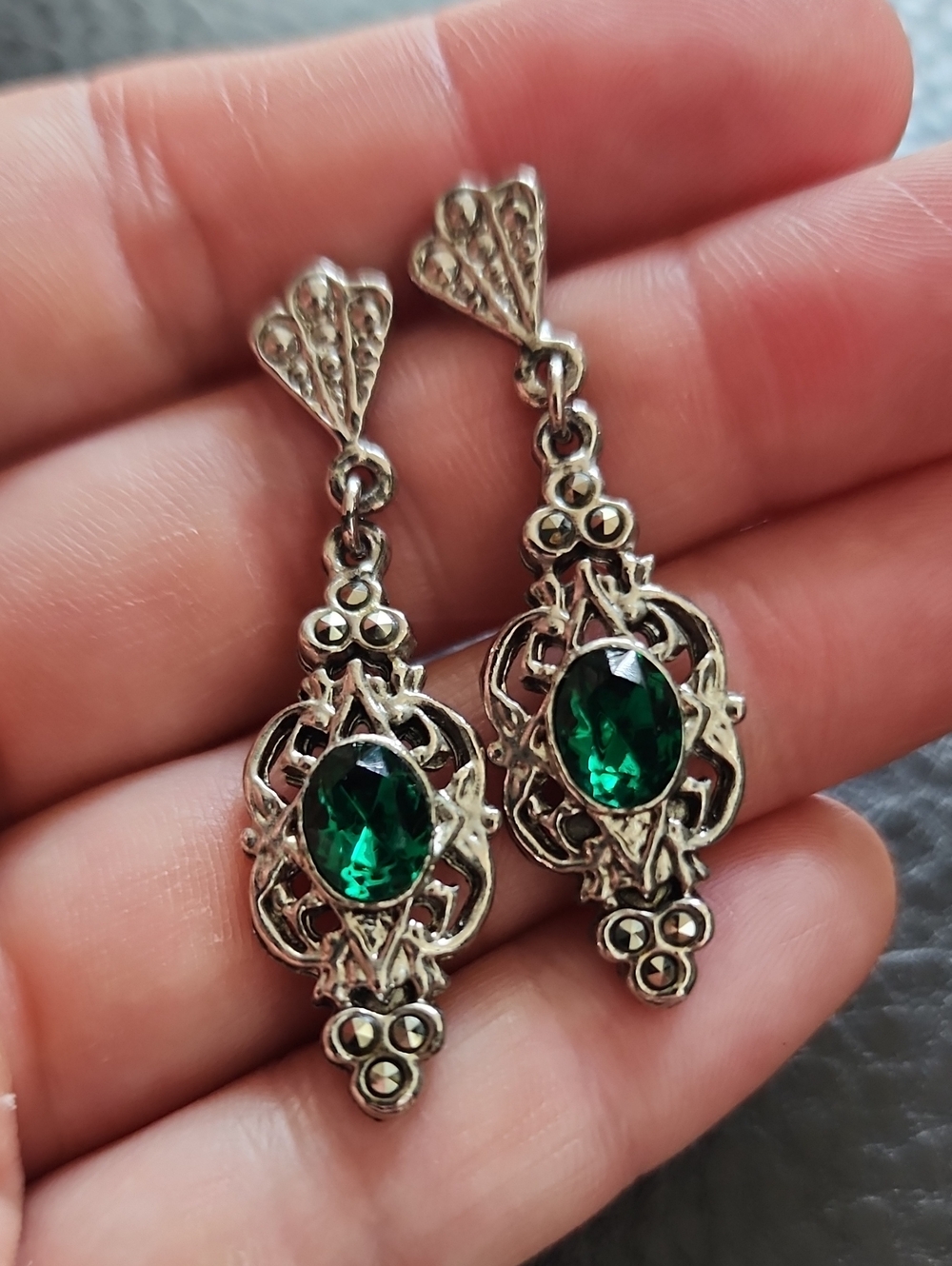 Vintage-Style Silver Drop Earrings with Emerald Green Stones